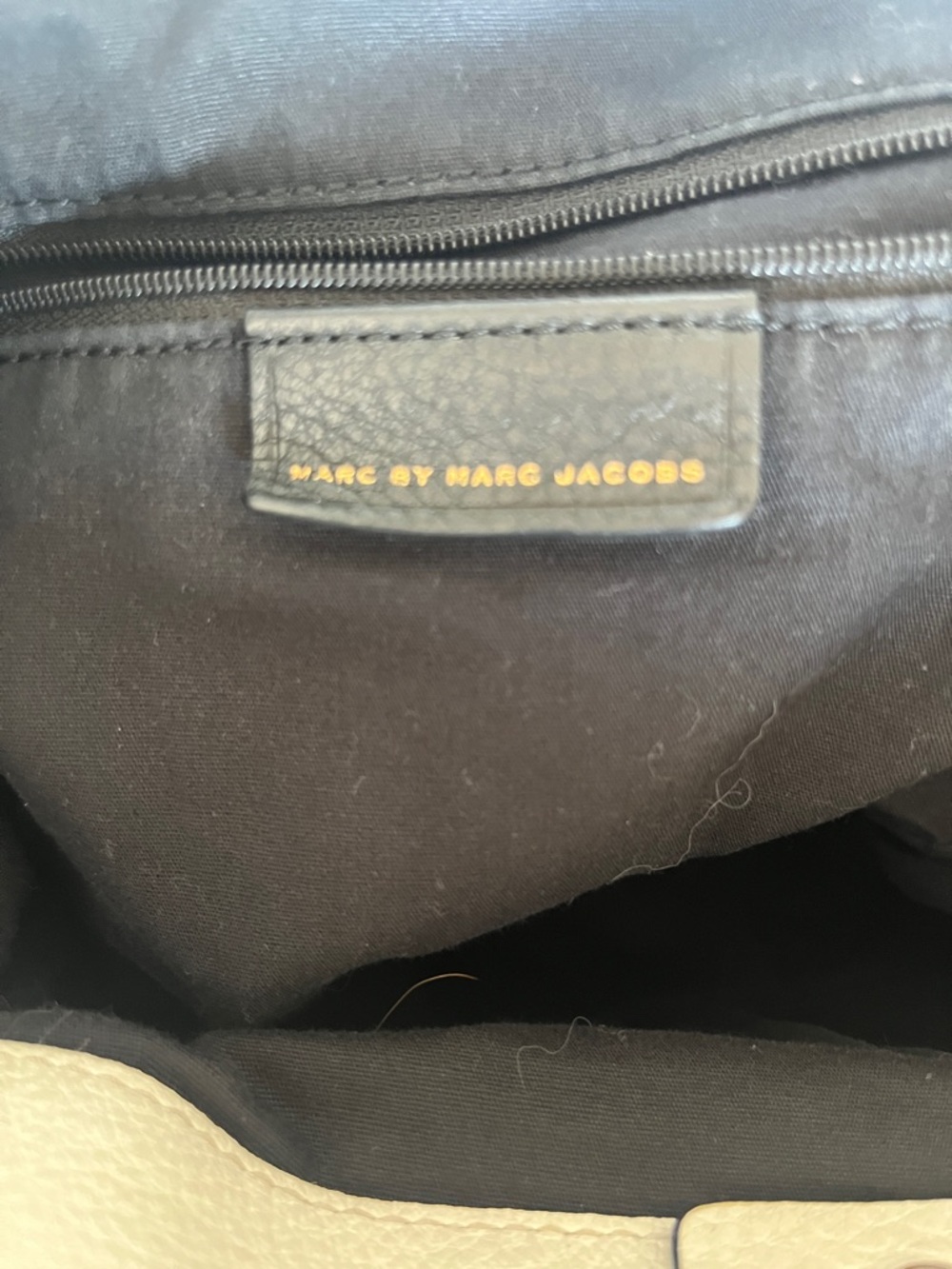 Marc by Marc Jacobs leather hobo bag, the "Take Your Marc" - Picture 9 of 11